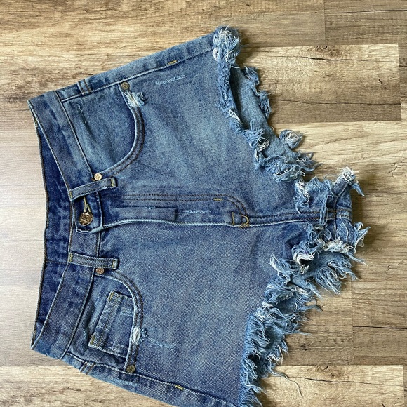 UNIF Bundy Jean Cut Off Ripped Shorts Sz 26 - Picture 3 of 8